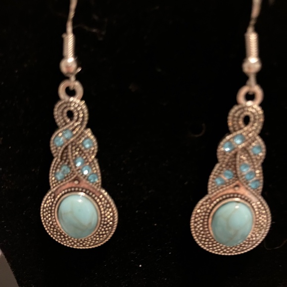 Turquoise earring - Picture 3 of 3